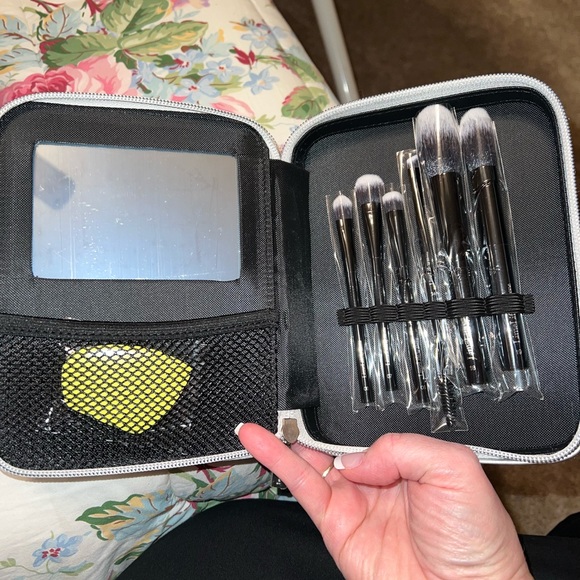 LimeLife Makeup Limelife Jet Setter Travel Size Brush Set Nib